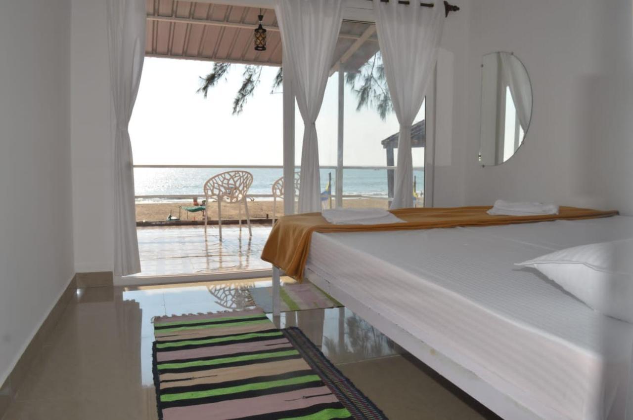 Baywatch Beach Resort Patnem カナコナ エクステリア 写真