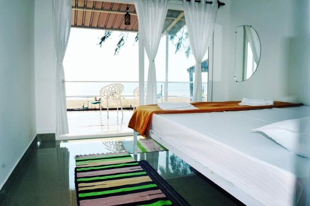 Baywatch Beach Resort Patnem カナコナ エクステリア 写真