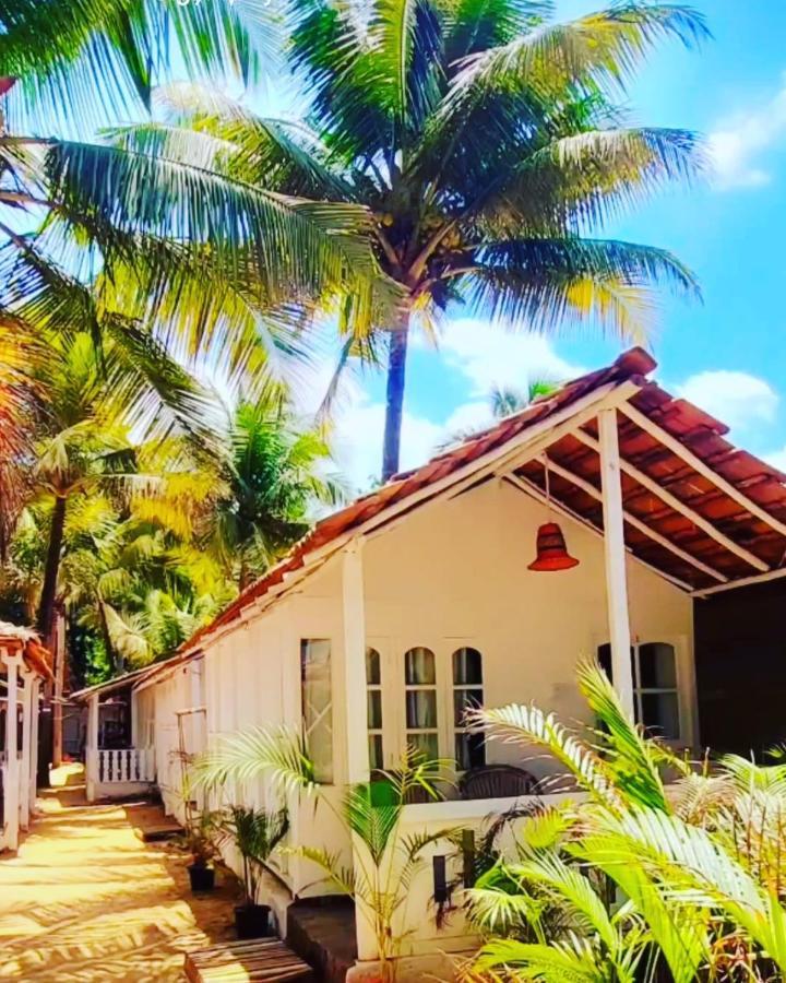 Baywatch Beach Resort Patnem カナコナ エクステリア 写真