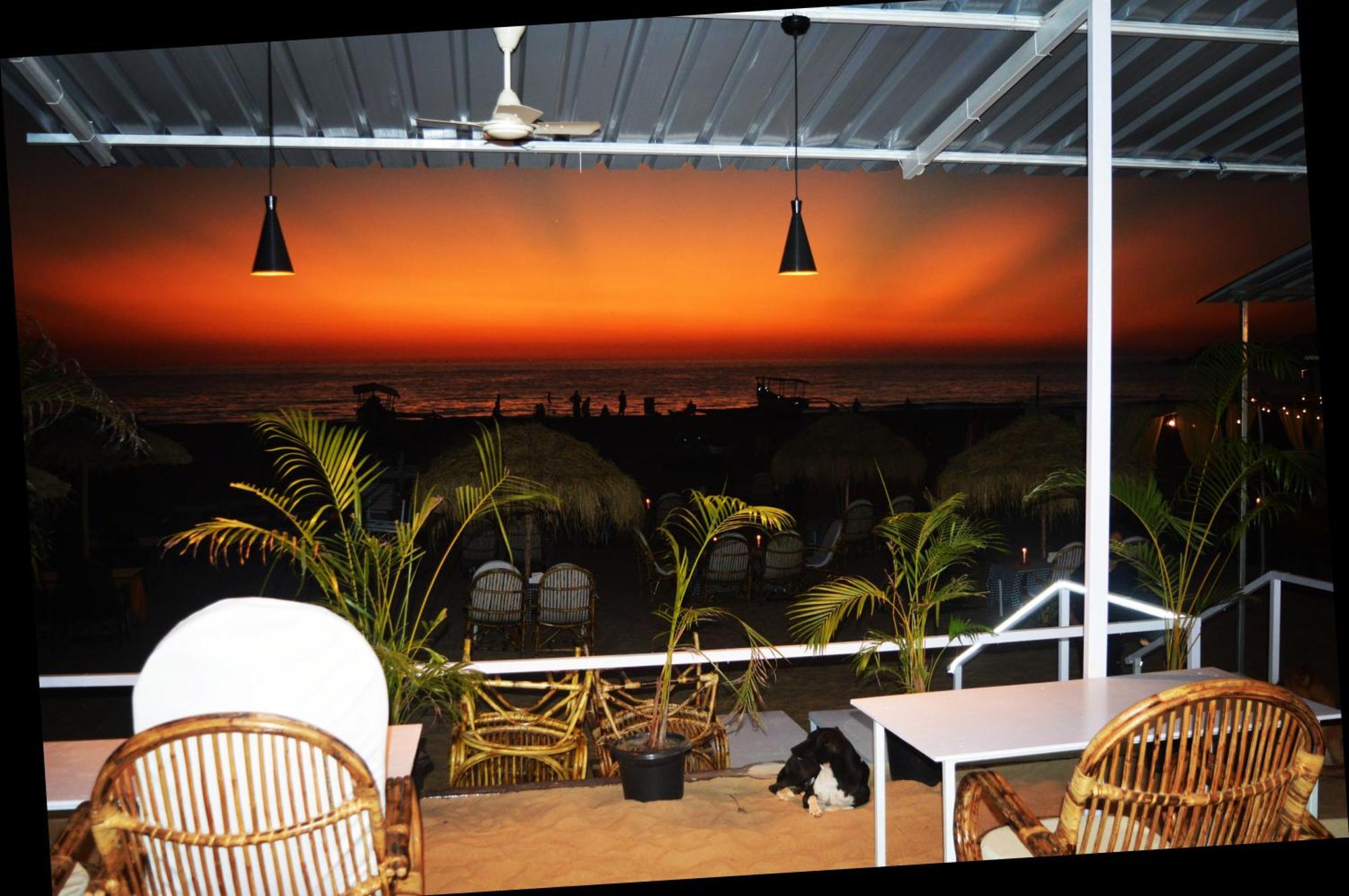 Baywatch Beach Resort Patnem カナコナ エクステリア 写真
